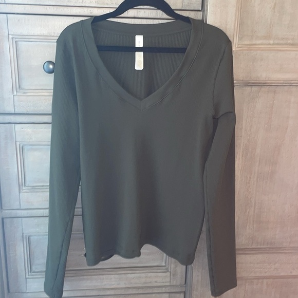 Athleta Renew Seamless V-Neck Top, Size Medium - Picture 8 of 10